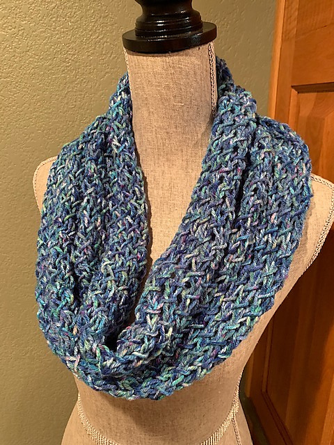 Zig Zag Lace Cowl