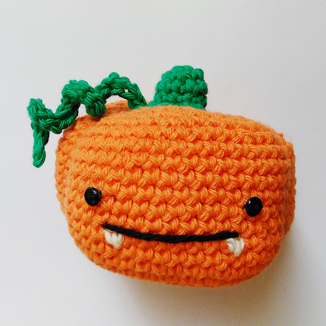 Rita the Vampire Pumpkin - Amigurumi