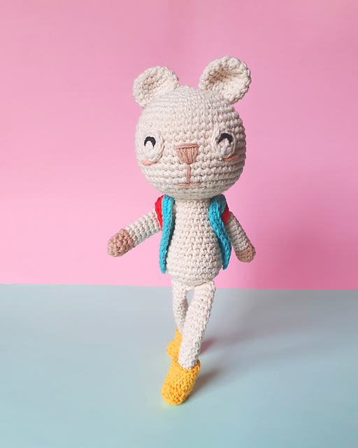 Hugo the hitchhiker bear - Amigurumi