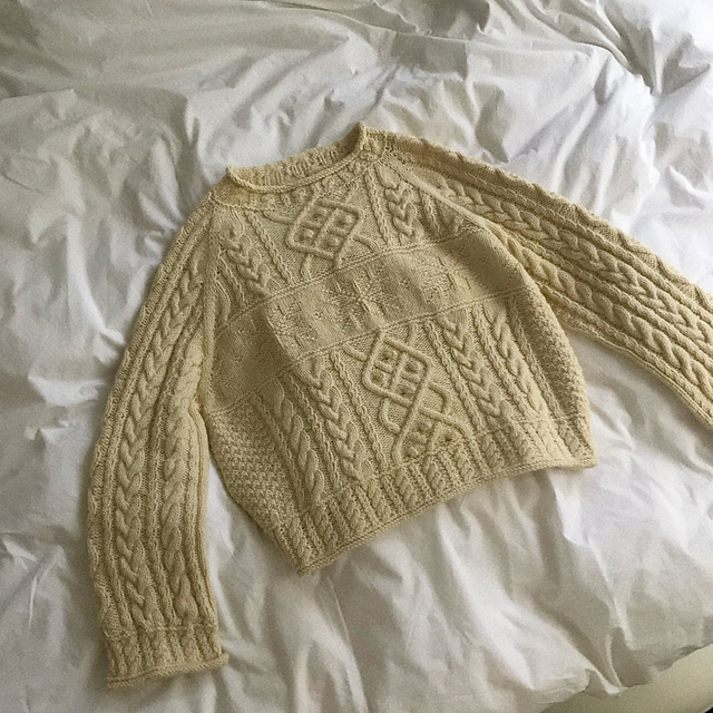 Ravelry: snow cottage sweater pattern by 호호수 hohosu