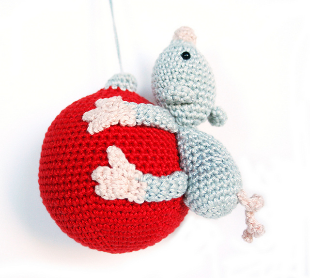 Mouse on Christmasball