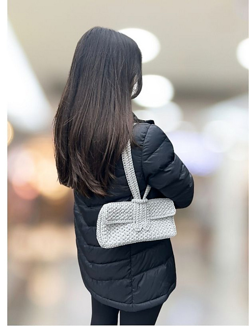 The Holly Clutch