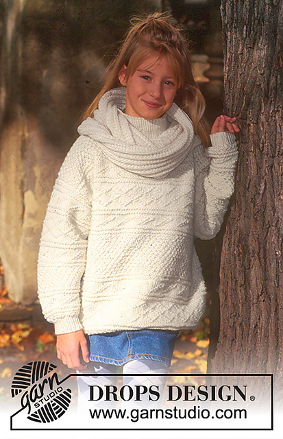 s7-16a Knitted sweater