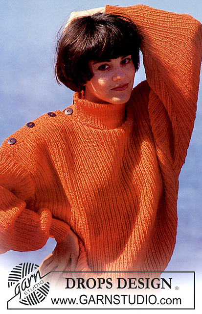 7-17 Jumper with button fastening on shoulder