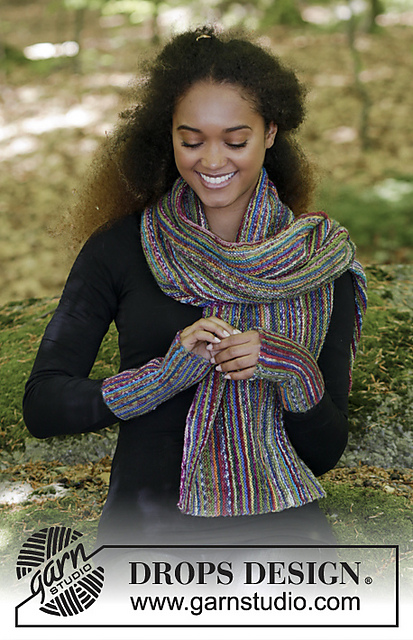 180-28 b Stripes in Monaco Set, Wrist Warmers