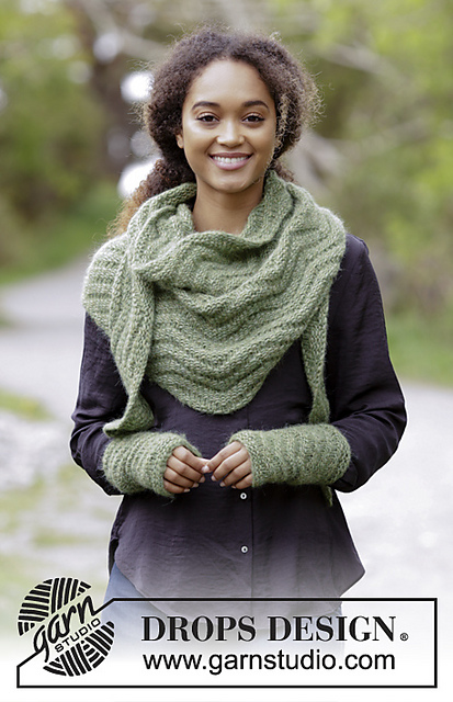 180-26 b Green Sea Wrist Warmers