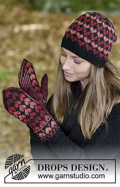 183-23 a Queen of Hearts Hat