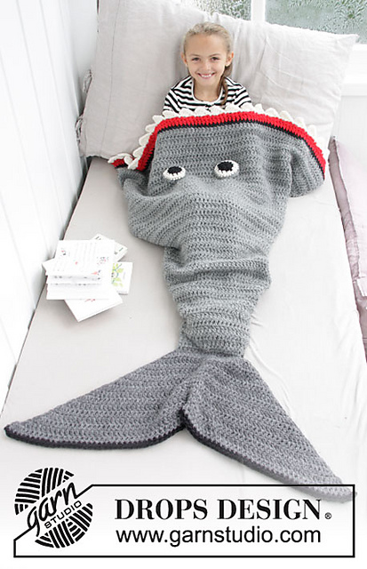 s28-13 Shark Attack Blanket