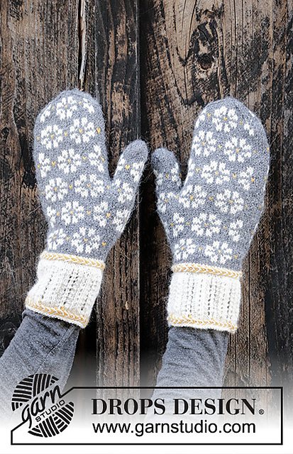 193-7 a Winter Daisies Mittens