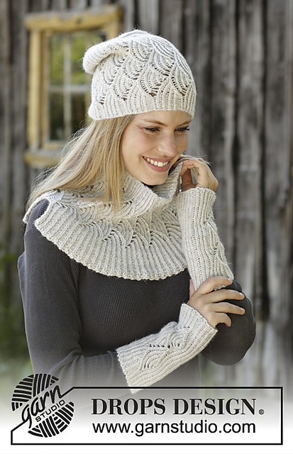 192-21 c Winter Dunes Wrist Warmers
