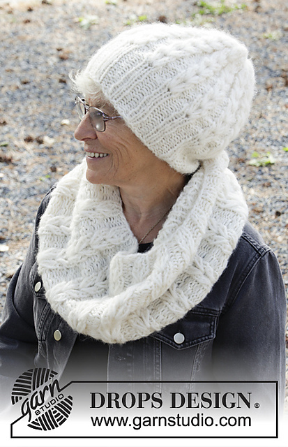 192-9 b Dancing Snow Neck Warmer