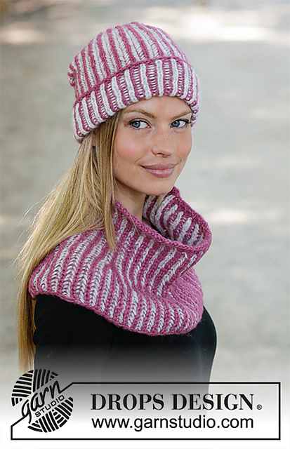 192-17 b Wild Berry Crush Neck Warmer
