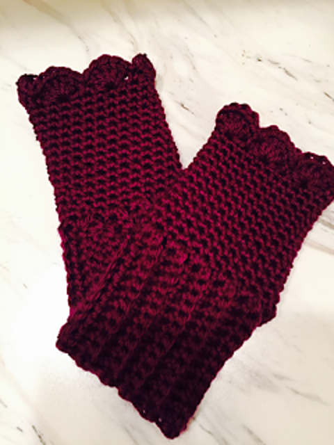 Easy and Elegant Wristwarmers