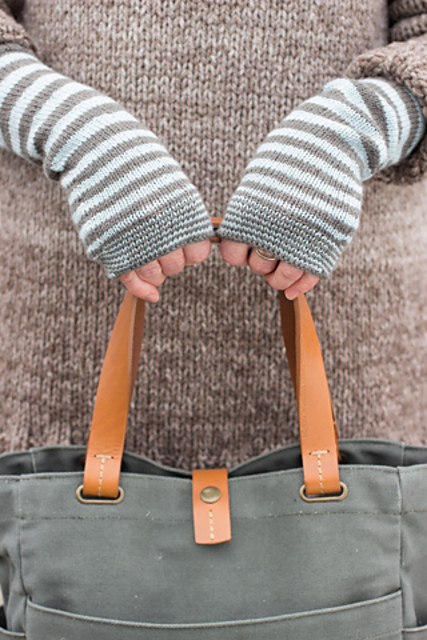 Accelerating Stripes Fingerless Gloves