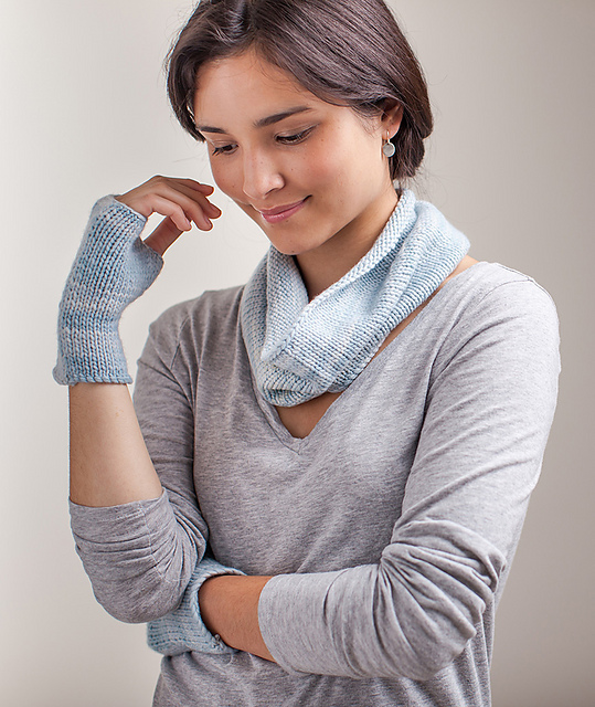 Stockinette-Stitch Cowl & Handwarmers