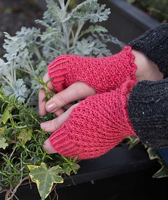 Daisy Stitch Fingerless Gloves