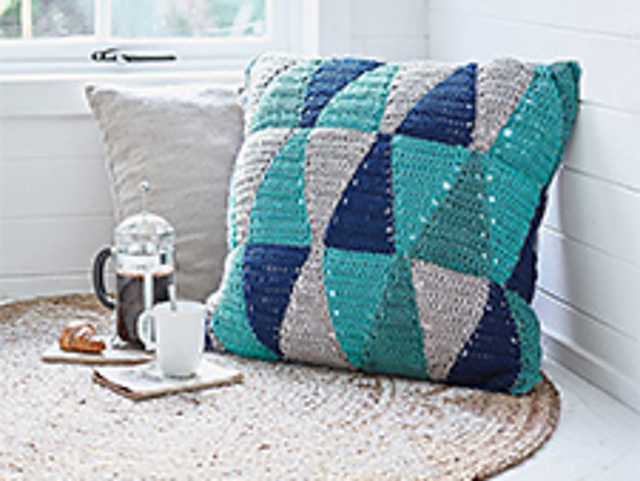 Triangles - Geometric Cushion