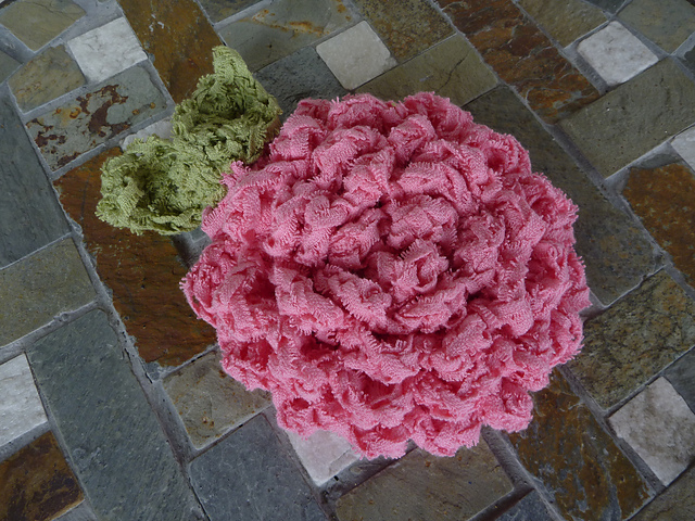 Peony Pouf