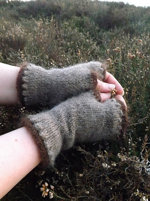 Dryad Fingerless Mitts