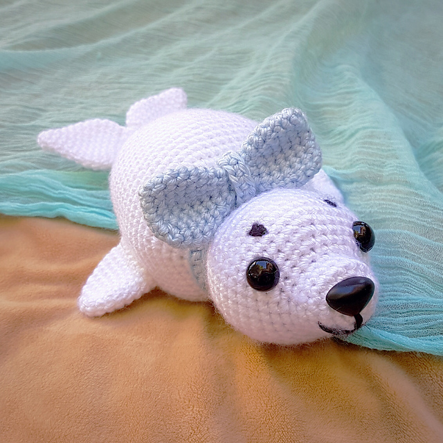 Ravelry Huggable Hugo the Harp Seal pattern by Cassandra Rendon