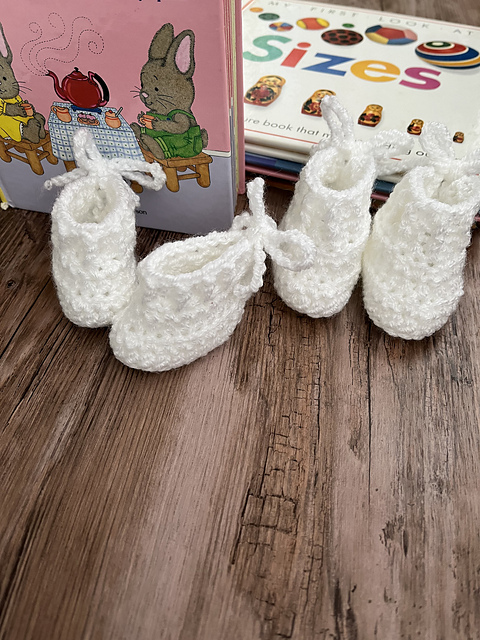 Post Stitch Preemie Booties