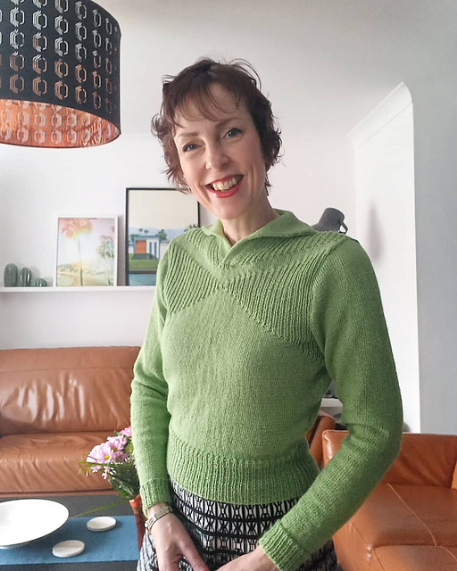 Blouse with ribbed yoke