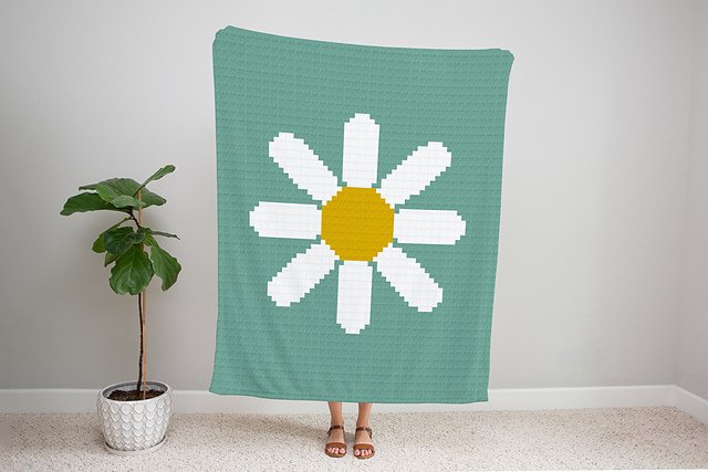 C2C Large Daisy Blanket