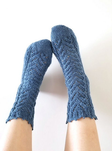 Happy Lace Toe Up Socks