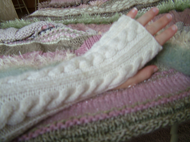 Cliodhna's Cabled Gauntlets