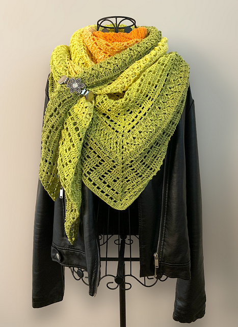 Ravelry: Triangular Scarf 
