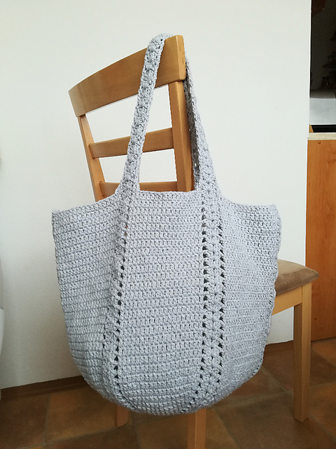Fan shoulder bag