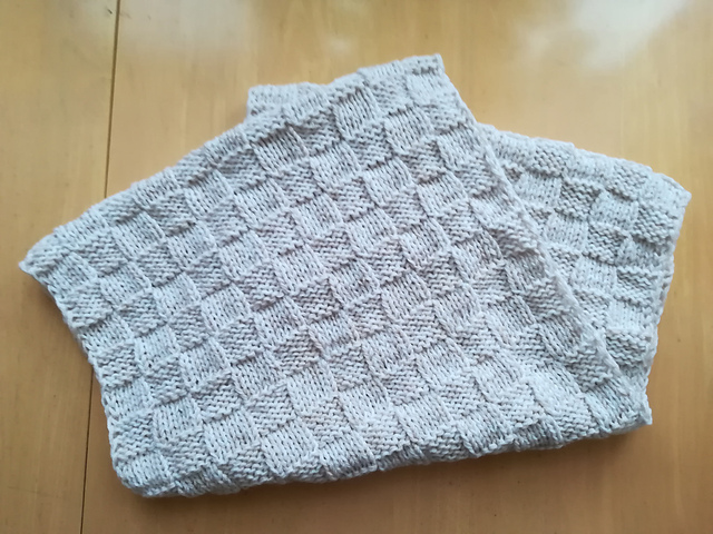 Checkered cowl
