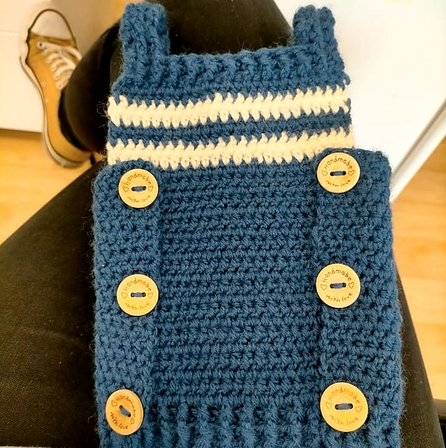 Crochet newborn vest with buttons
