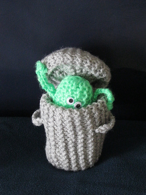 Haunted Halloween: Haunted Dustbin