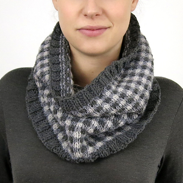 Checked Cowl