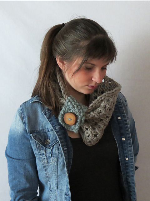 Gathered Lace Cowl