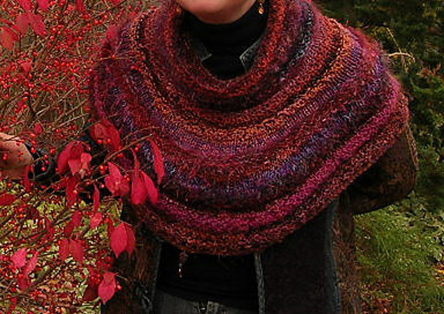 Cowled Capelet