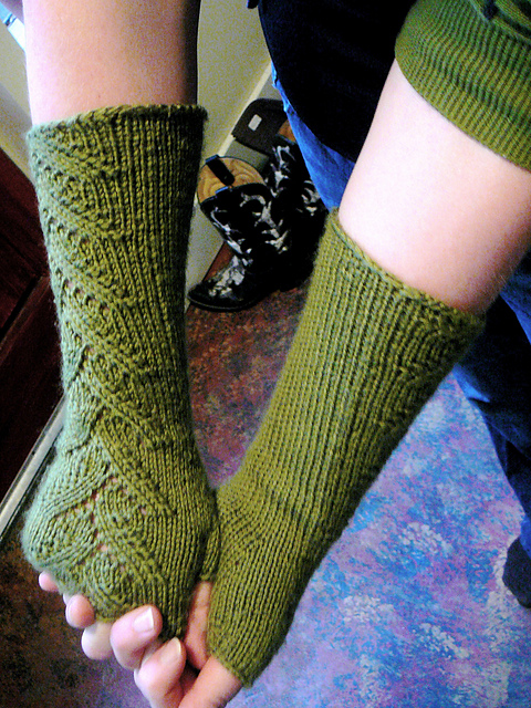 Foliage Lace Mitts
