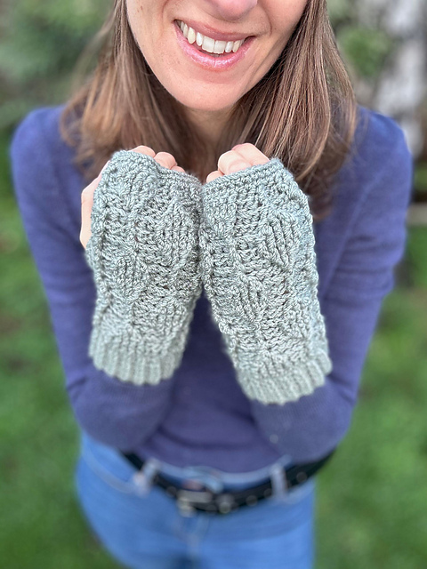Trailing Leaves Mittens