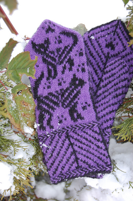Cat Victoria Mittens