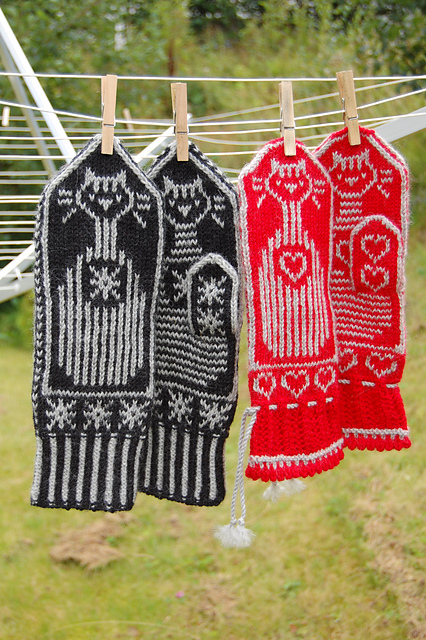 Cats and Stripes Mittens