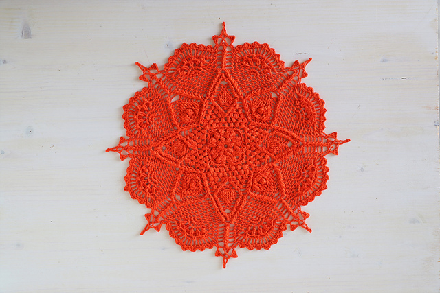 Round Federica Doily