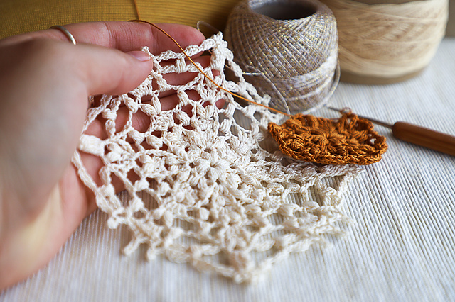 Alida doily