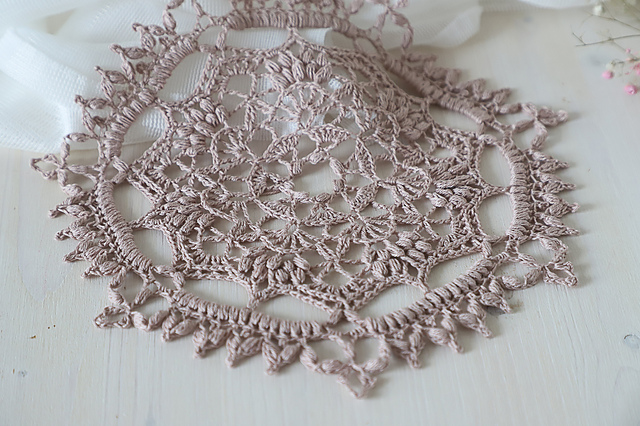 Magnifica doily