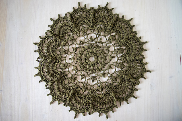 Leontýna doily