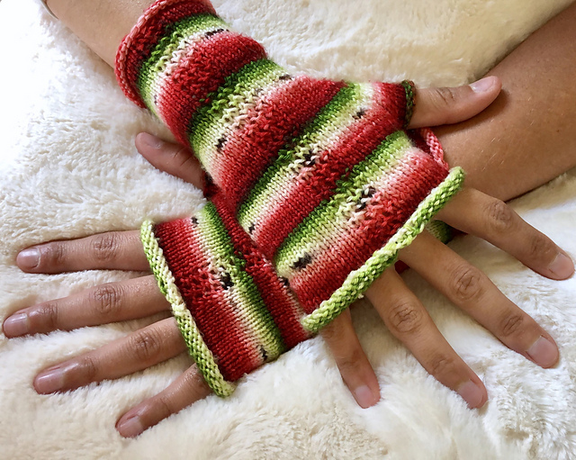 Island Tuck Fingerless Mitts