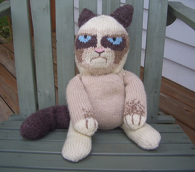 Grumpy K(n)itty: the knitted Grumpy Cat Tardar Sauce