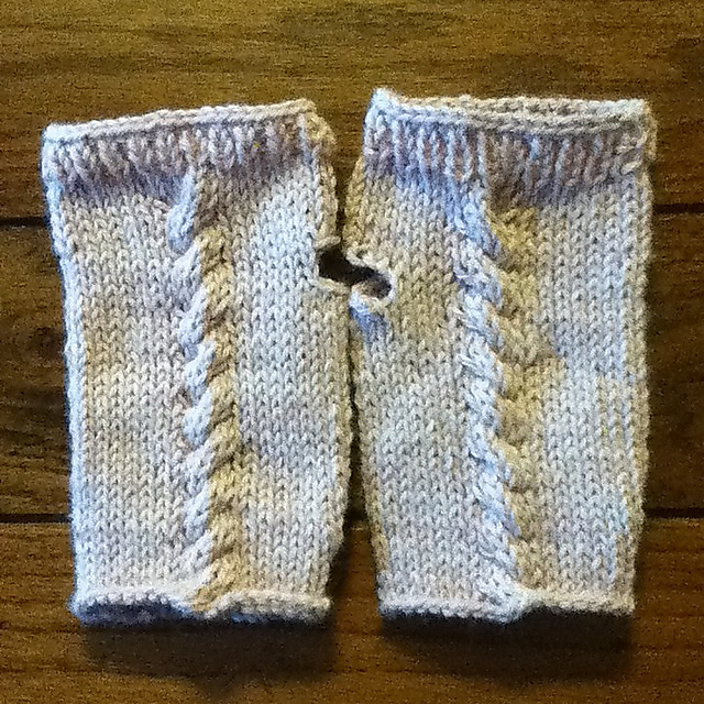 Easy Peasy Cable Mitts