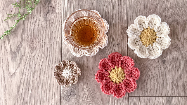 Flower coaster (Bulky yarn)