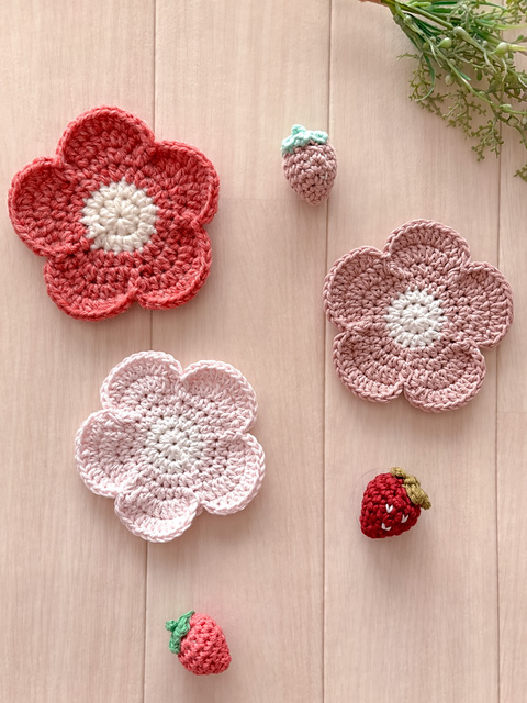 Ravelry: Five Petal Flower Coaster pattern by Tomoko Hori